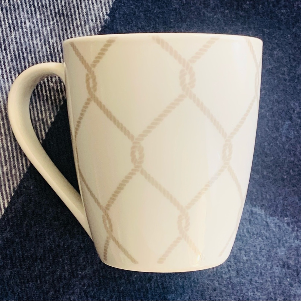 ☕️🆕 Gold Treillis Design Mug